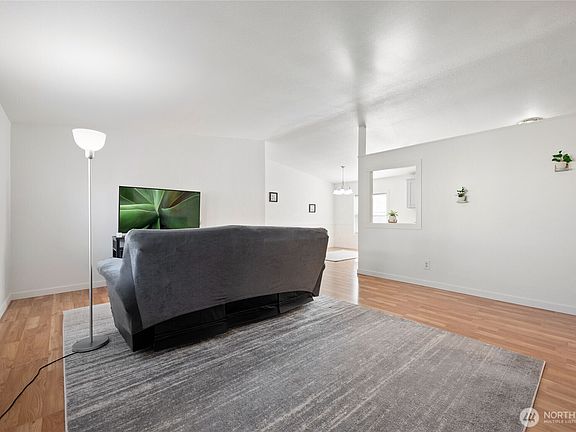 4th image of 5311 NE 75th Avenue