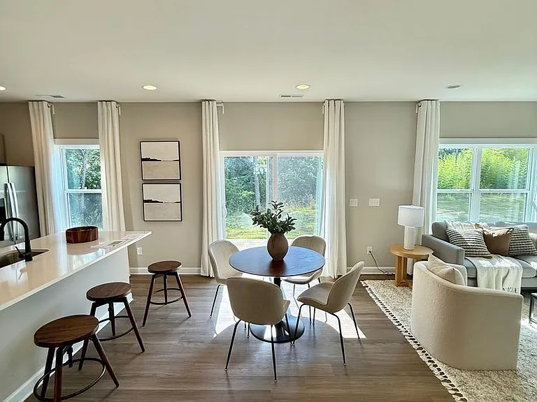 8041 Joy Crossing Ln — Photo 4
