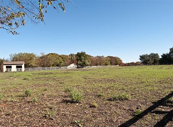 4th image of 18 Woodmoor Dr