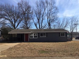 801 N 13th Pl, Rogers, AR 72756