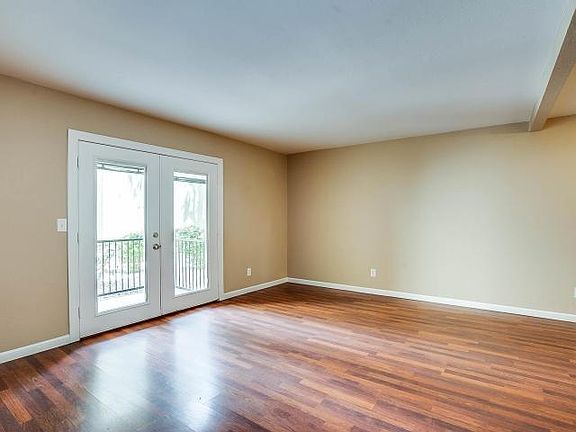 2nd image of 740 W Elm St Unit 130