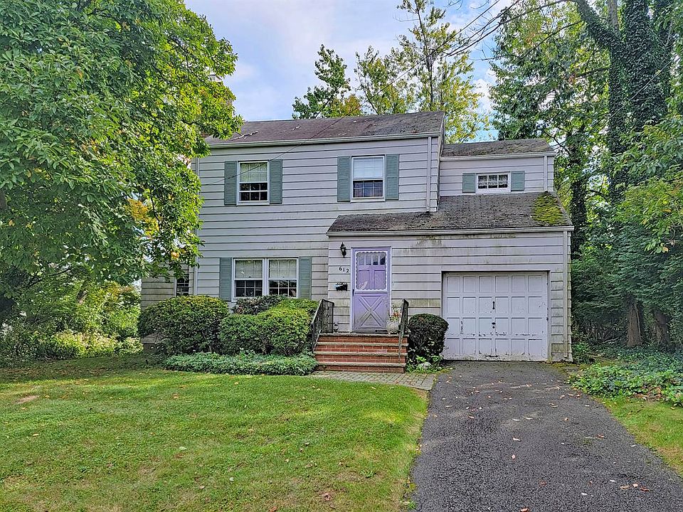 2nd image of 612 Brookside Pl
