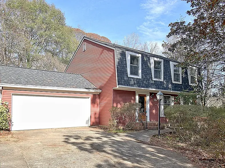 4 bed, 2.5 bath, 1880 sqft, $2,350 — Photo 2