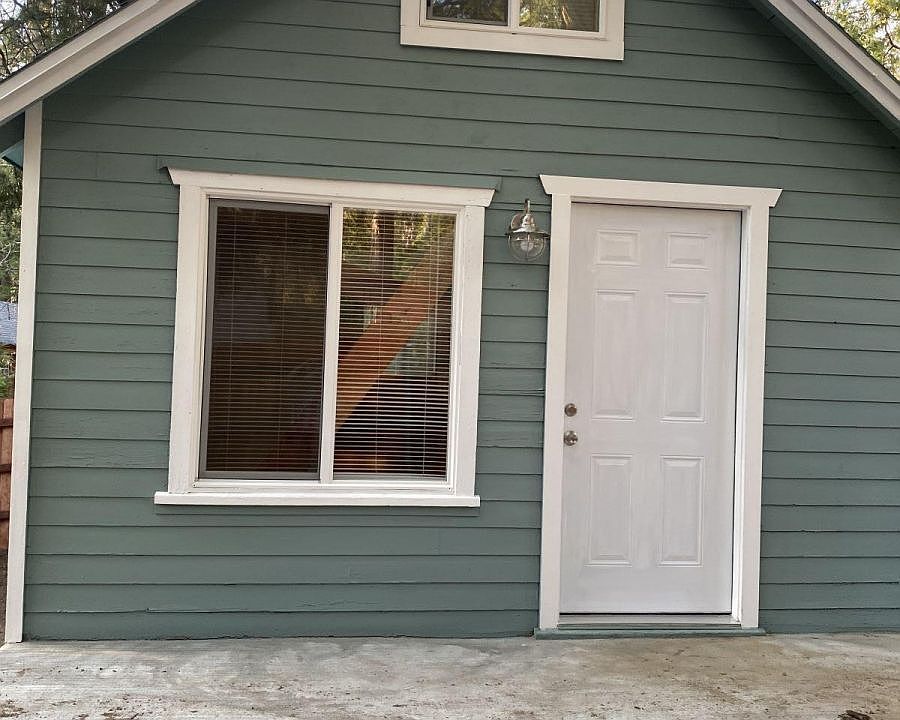1st image of 54760 Fern Dr #B