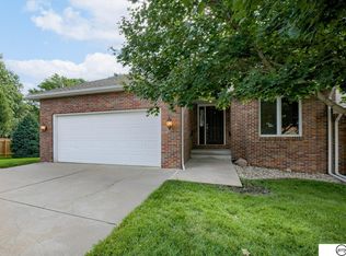 6735 Flint Ridge Rd, Lincoln, NE 68506