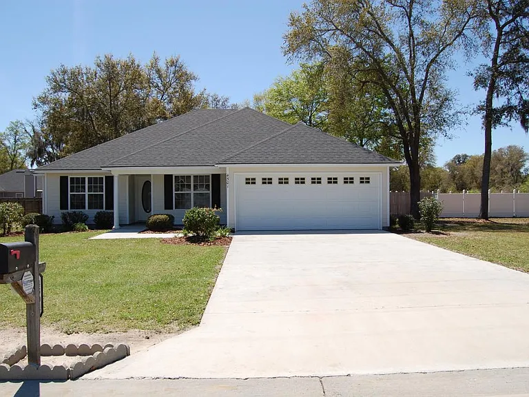 4501 Country Oak Dr — Photo 2