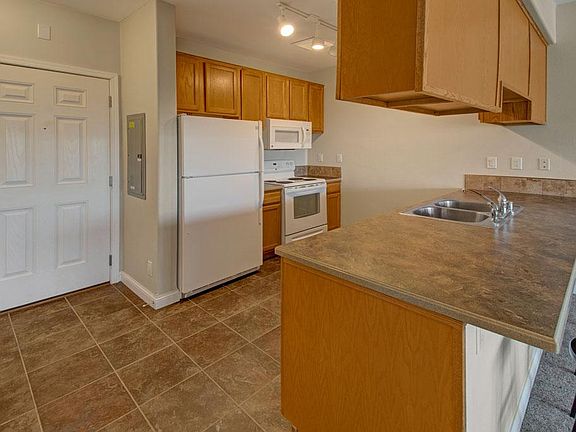 5th image of 3701 Prairie Commons St #235
