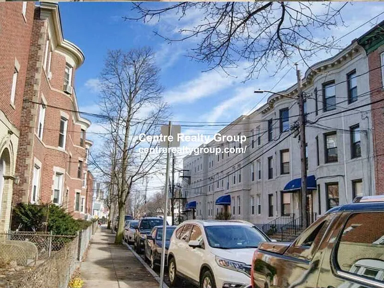 Empire St — Photo 2