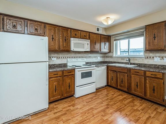 4th image of 9397 Bay Colony Dr APT 3W