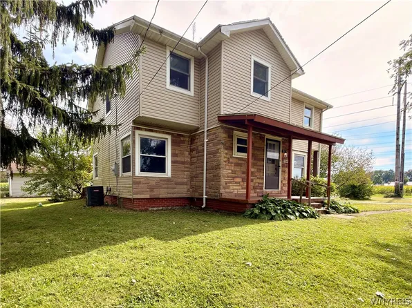 5945 Ward Rd, Sanborn, NY 14132