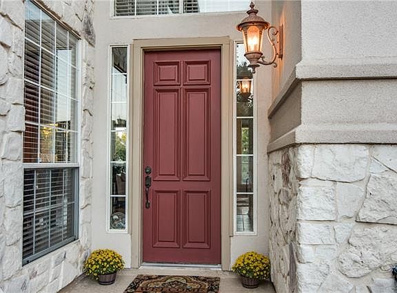 2nd image of 2922 Waterford Dr