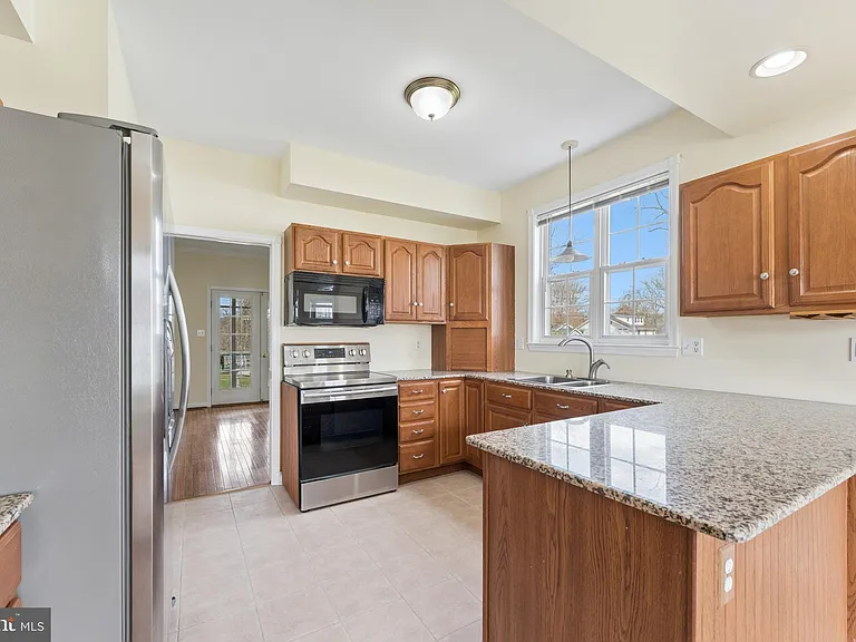 402 Linden Ave — Photo 13