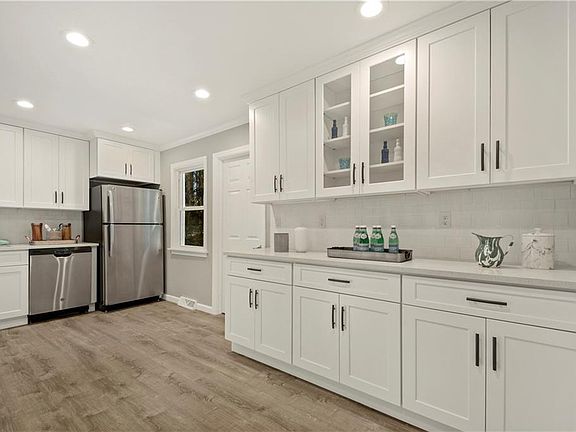 3rd image of 11 N 1st St