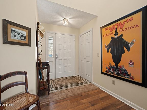 4th image of 454 Lakeview Dr
