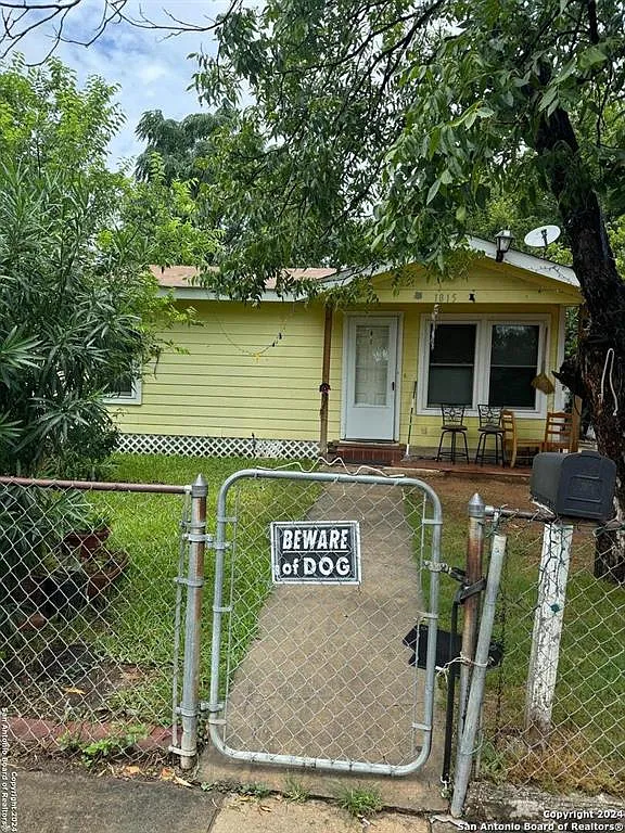 2 bed, 768 sqft, $1,200 — Photo 1