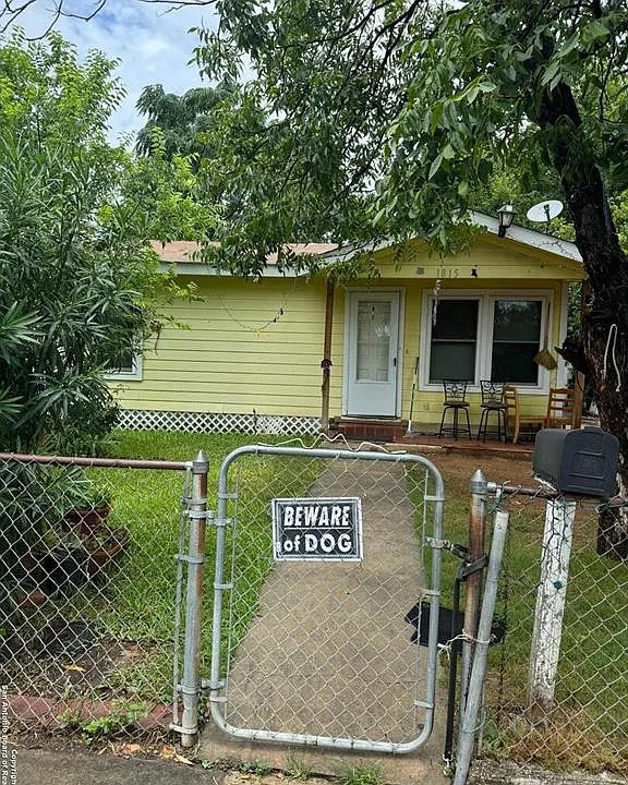 1815 Vera Cruz St