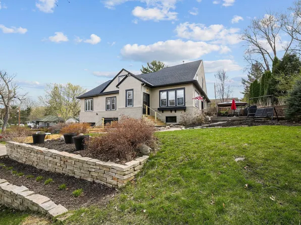 1238 Warner Ave N, Saint Paul, MN 55115