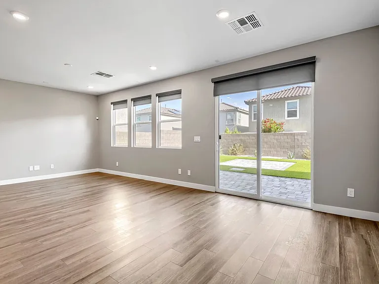 7110 Cass Ave — Photo 5