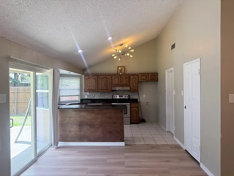 2104 Sunrise Trl — Photo 9