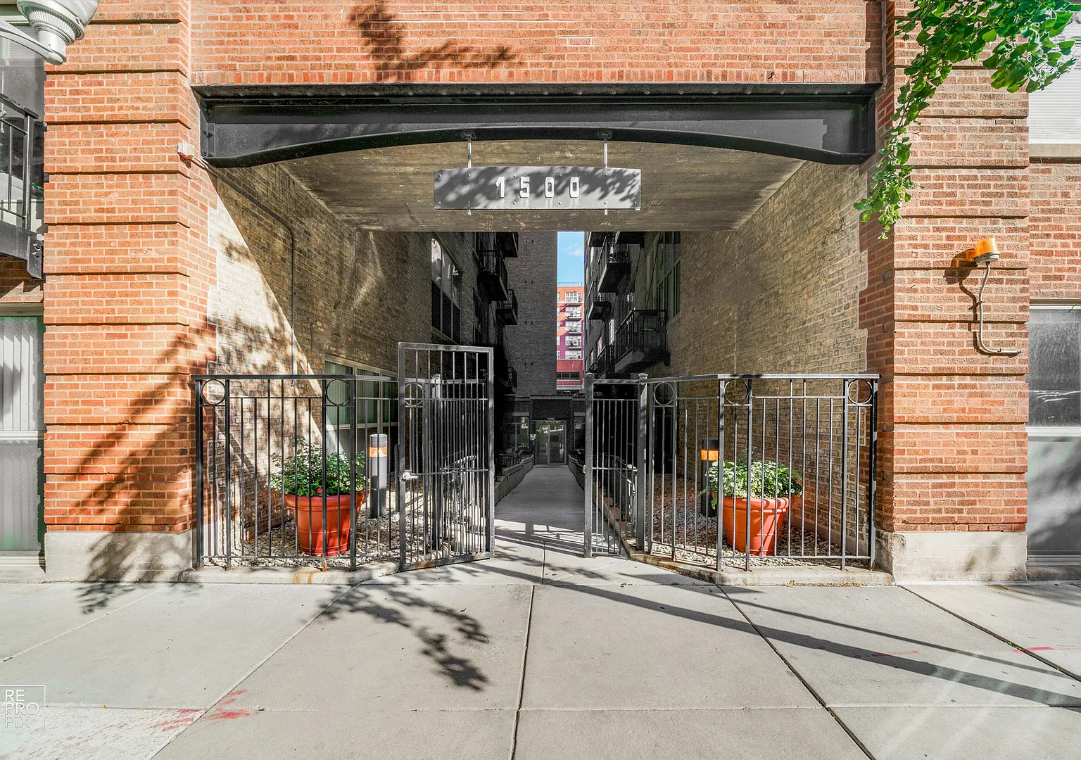 2 bed, 1000 sqft, $2,600 — Photo 1