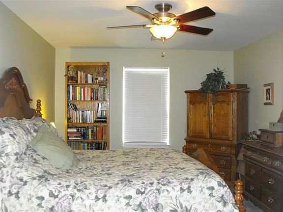5th image of 325 Fern Dr SE