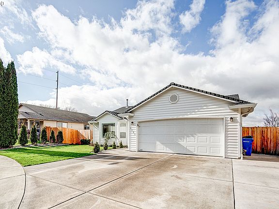 3rd image of 9906 NE 104th Ct