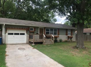 448 SW C St, Bentonville, AR 72712