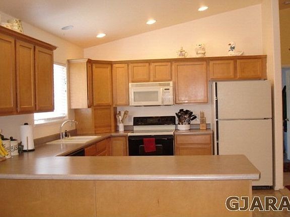 2nd image of 681 Lincoln Dr