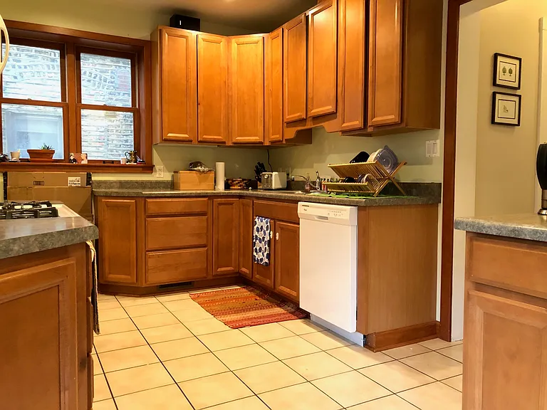 930 W Gunnison St #1 — Photo 2