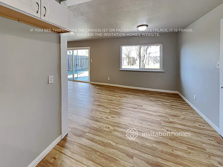 1104 Charles St — Photo 7