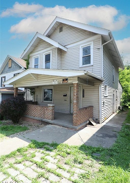 2nd image of 742 Kendall Ave