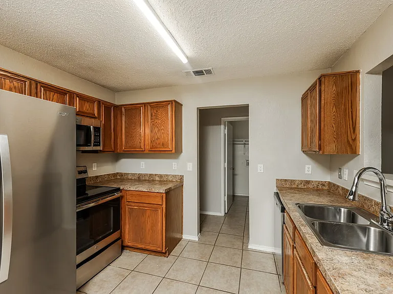 1223 Reeves Ln — Photo 9