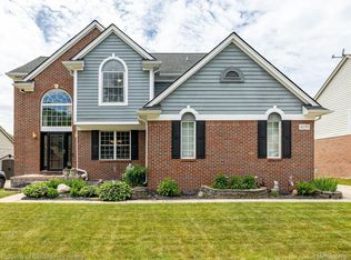 8135 Pickering Pl, Westland, MI 48185