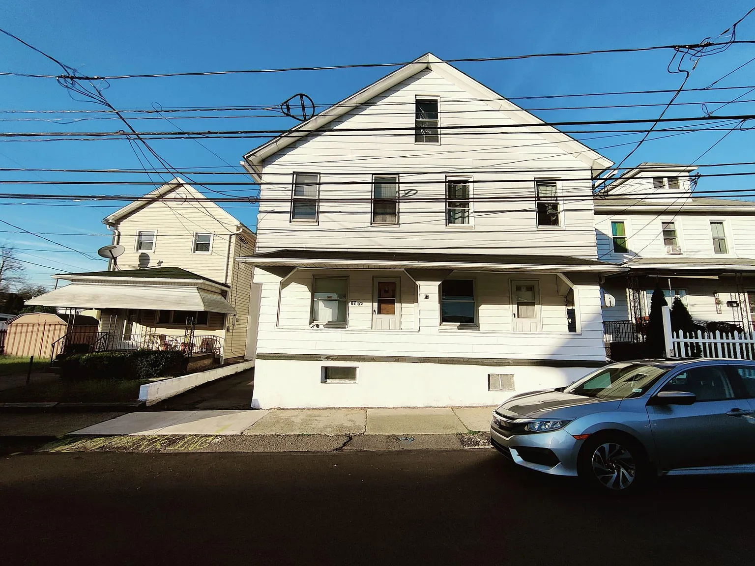 3 bed, $1,400 — Photo 1