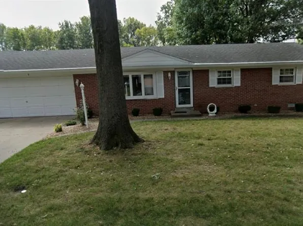 9 Floral Dr, Belleville, IL 62221