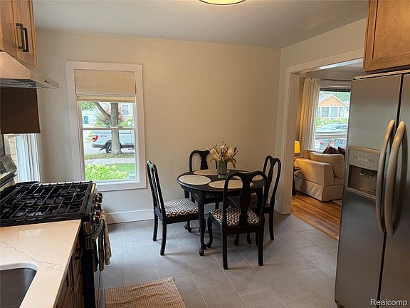 4th image of 347 S Marias Ave