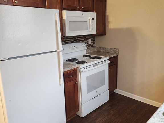 4th image of 219 NW Zaun Ave #219