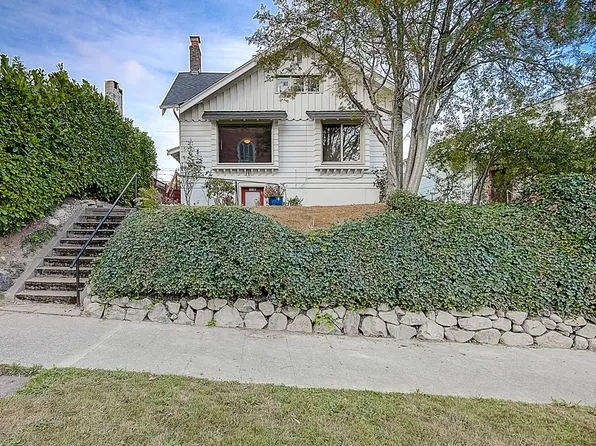 5055 8th Ave NE #C, Seattle, WA 98105