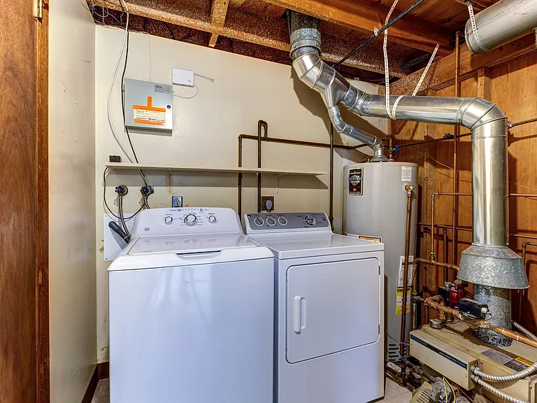 518 Clover Ln — Photo 24