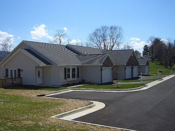 2nd image of 205 Shenandoah Ln