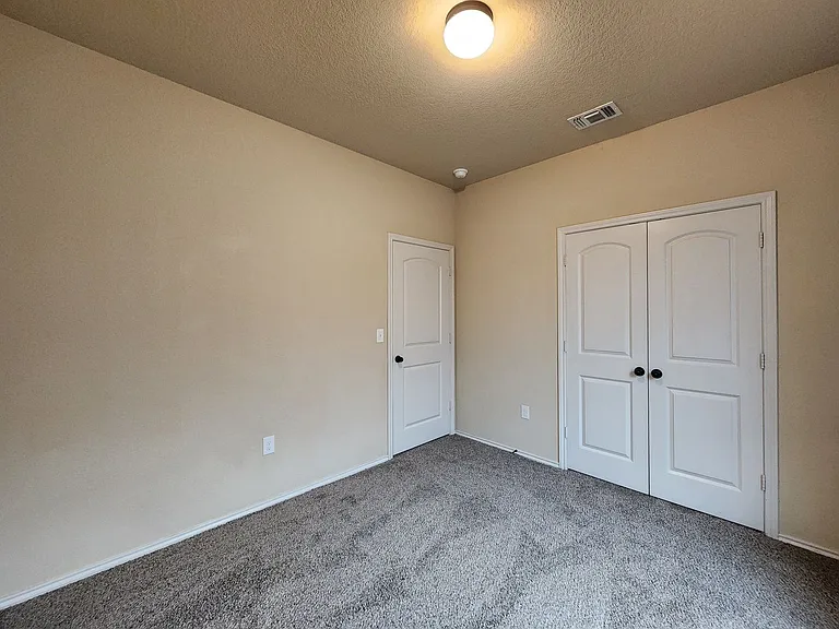 712 Creekside Cir — Photo 20