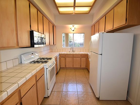 5th image of 3157 Woods Cir