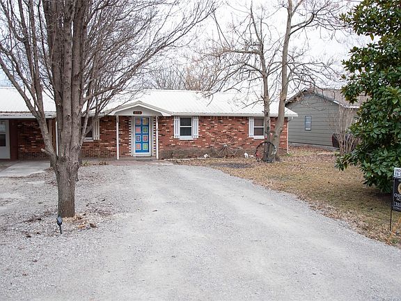 3rd image of 609 S Wyandotte Ave