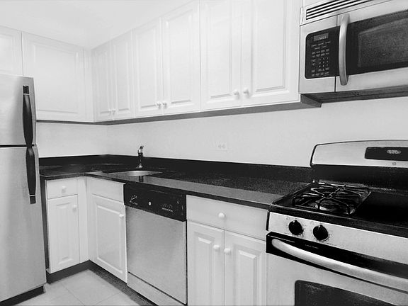 4th image of 230 E 79th St APT 9F