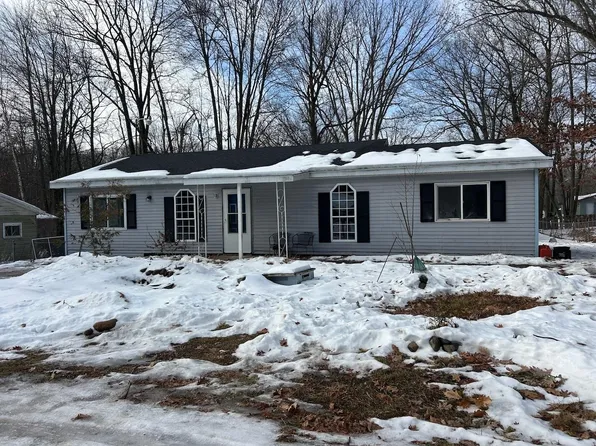 901 N Dodge Lake Ave, Harrison, MI 48625