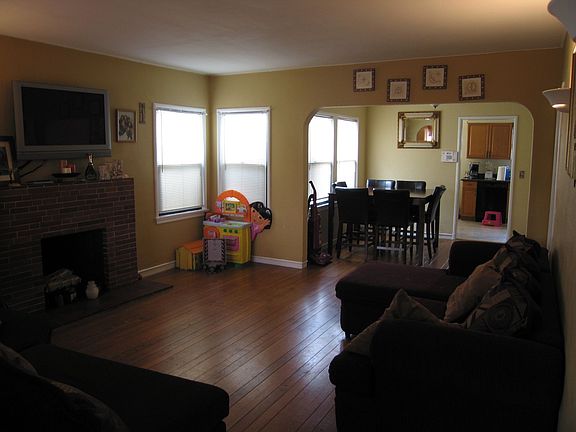 enter into livingroom 