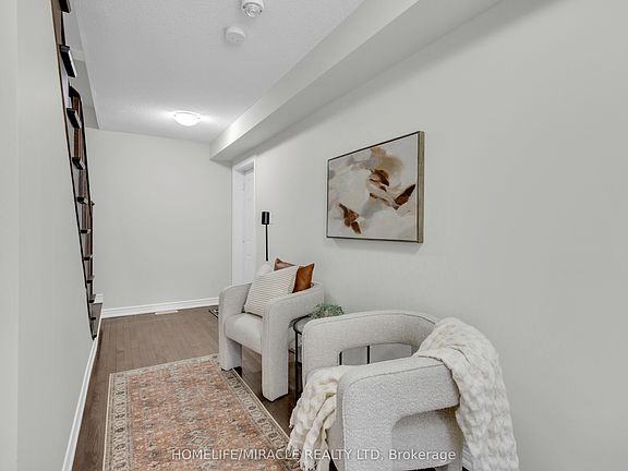 5th image of 7 Haymarket Dr
