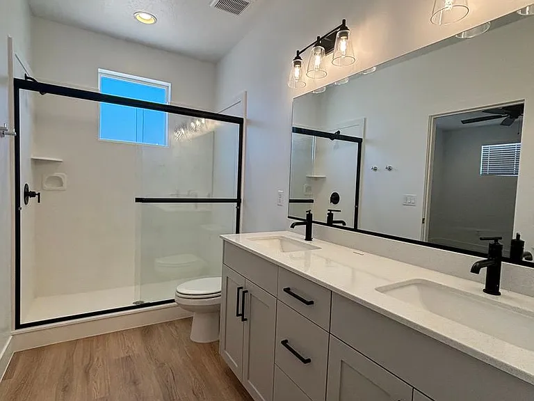 2639 E Wake Forest Ln — Photo 8