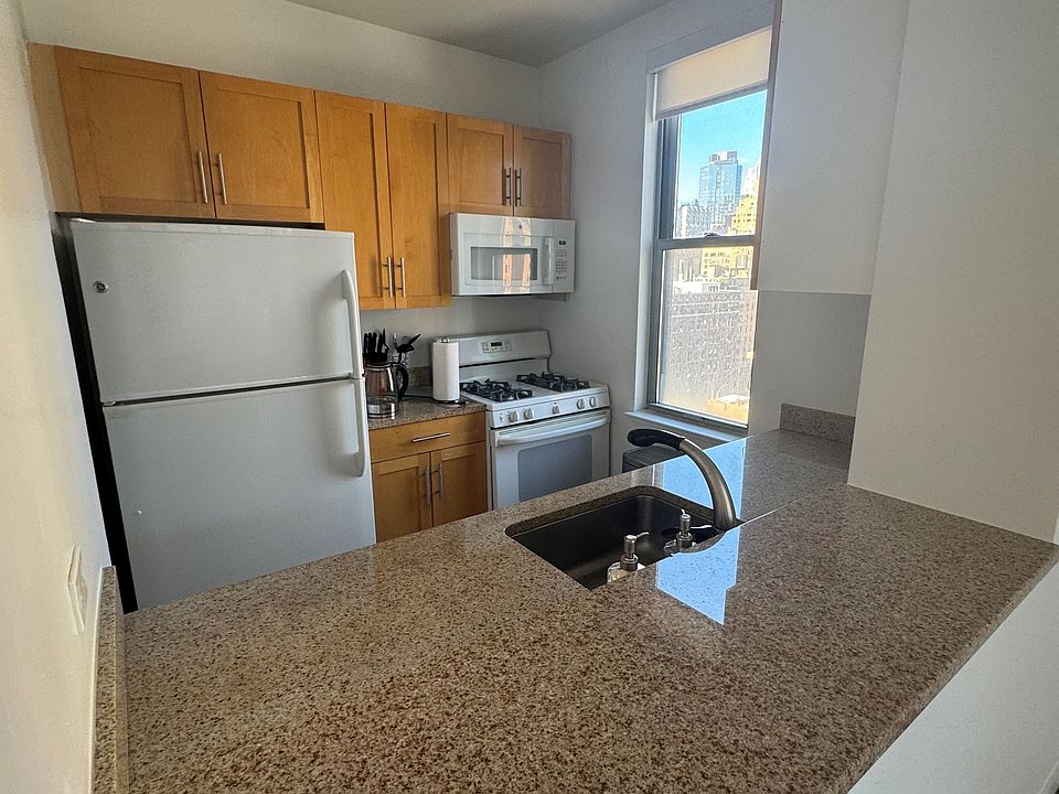 1st image of 556 3rd Ave APT 1604