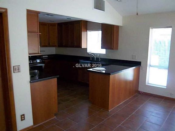 3rd image of 812 Marina Dr #0